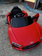 Audi R8 akumulator czerwony