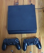 Playstation 4 slim + 2pady i FIFA 18