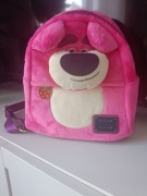 Oryginalny plecak Loungefly x Pixar – Lotso (Toy Story 3)