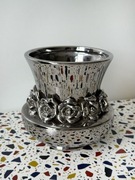 Srebrny wazon ceramiczny z różami