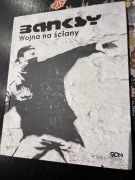 Wojna na ściany Banksy 