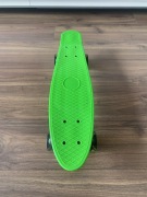 Deskorolka zielona , świecące kółka , marka Smiki