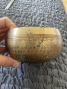 Misa tybetańska zakupiona w Nepalu + drewienko do gry