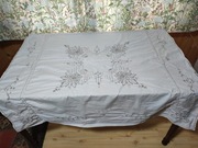 Ręcznie haftowany obrus 120x120