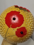 Lampa z tykwy – czerwone maki, unikatowe rękodzieło, lampka nocna, eko