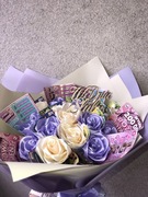 Bukiet ze zdrapek i kwiatów ze wstążki satynowej