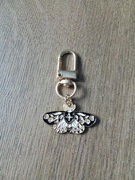 Brelok, zawieszka z czarno-różowym motylem, ćmą