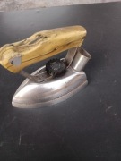 Żelazko turystyczne z okresu PRL 