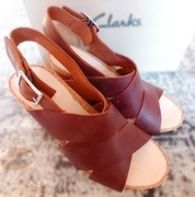 Koniakowe sandały koturn Clarks r.38 woskowana skóra