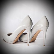 Błyszczące szpilki Aldo szaroniebieski r. 38