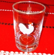 Vintage duży kieliszek do wódki ręcznie malowany biały kogut lata 60te 