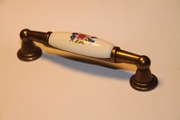 Nowy Uchwyt meblowy retro porcelanowy, stare złoto, rozstaw  96 mm
