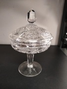 Piękna kryształowa bombonierka na nodze 