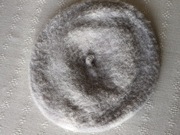 Czapka damska / beret siwy z odcieniem fioletu