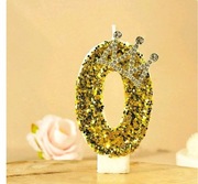 Złote błyszczące świece dekoracyjne 