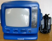 Retro telewizorek z 2002 roku Firmy MISTRAL z zasilaczem 12 V .