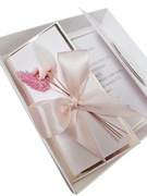 Kartka w pudełku Urodziny Chrzest Chrzciny Komunia boho róż różowa kwiaty 