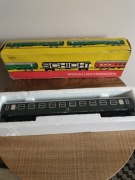 Wagon osobowy 2 klasy DR Schicht HO (1:87) – zielony, z oświetleniem wnętrz