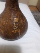 Wiekowa karafka ze scenami kultowego Don Kichota.