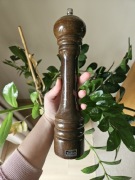 Młynek duży do pieprzu brązowy Trudeau