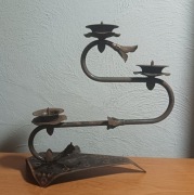 Stary metalowy świecznik potrójny 