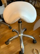 Taboret kosmetyczny Krzesło kosmetyczne z siodłem białe