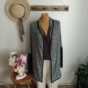 Szara narzutka damska L/XL „pieprz i sól” z wstawkami ekoskóry