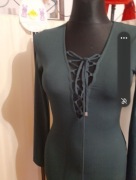 Sukienka butelkowa zieleń wiązany dekolt 