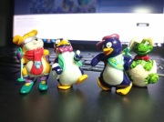 4 figurki ferrero pingwin żółw świstak