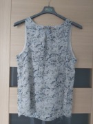 Bluzka bez rękawków z wycięciami na plecach wiazana na kokardke