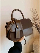 Elegancka torebka damska kawowy brąz, mała listonoszka, rączka, pasek