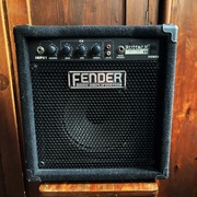 Fender Rumble 15 V1 piec wzmacniacz combo do gitary basowej