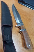 Ciężki, ostry nóż myśliwski