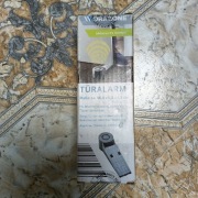 Blokada drzwi wejściowych z alarmem