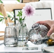 Zestaw dekoracyjnych wazonów