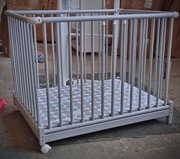 Kojec łóżeczko drewniane Geuther szare 