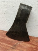 Stara  siekiera 864g. 