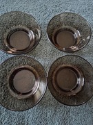 Cztery szklane salaterki z brązowego szkła 