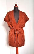 Dzianinowa ruda kamizelka sweter z paskiem warkocze S M 