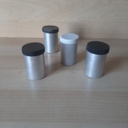 4 vintage aluminiowe pojemniki na film 35mm klisze.