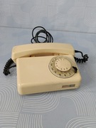 Stary telefon stacjonarny