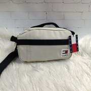 tommy hilfiger jeans nerka saszetka kremowa logo naszywka 25x15x7 premium 