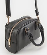 Czarna torebka listonoszka torebka kuferek Sinsay 