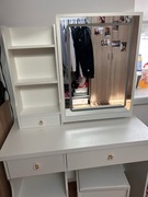 Toaletka nowa nie używana biała z 5 szufladami i taboretem lustro z LED