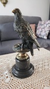 SOKÓŁ ORZEŁ  RZEŹBA  Z BRĄZU / Francja/ sygnowana