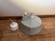 Lampa wisząca Trollbo Ikea do pokoju dziecięcego