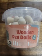 drewniane lalki typu peg (pionki) marki AVEC. 