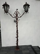 Lampa ogrodowa stojąca kuta