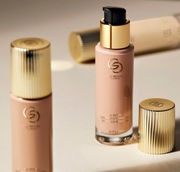 Podkład odmładzający na bazie serum Giordani Gold SPF 12 + UVA