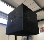 KOSTKA SZEŚCIAN PODWIESZANY WYSTAWIENNICZY KONSTRUKCJA TARGOWA REKLAMOWA 